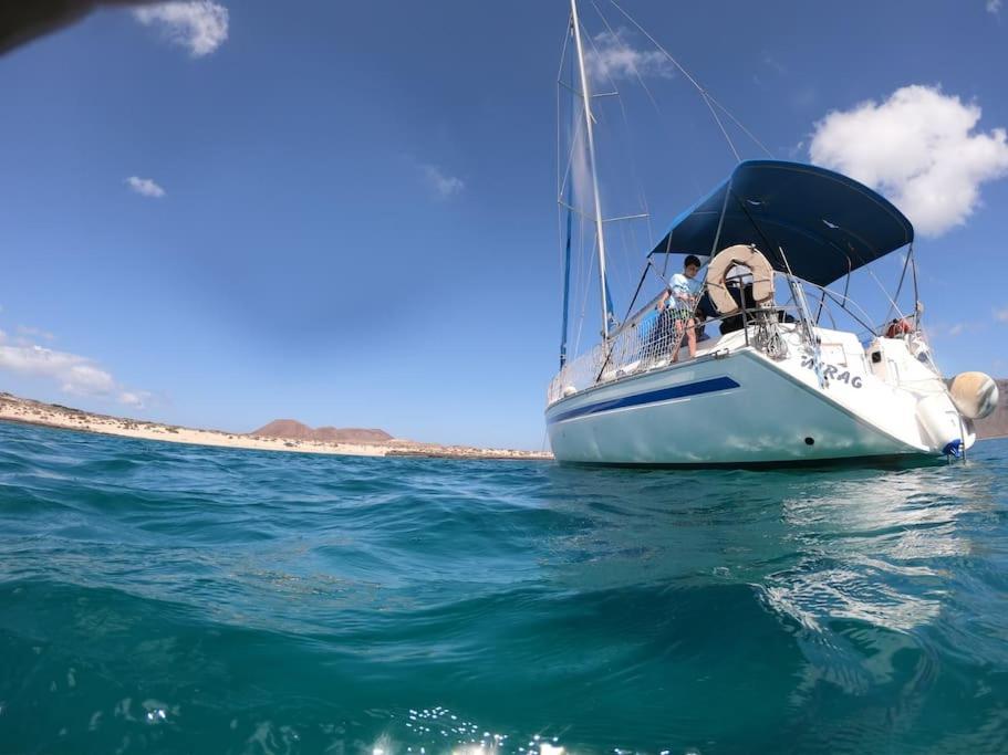 Magnifico Barco En La Graciosa Hotel Caleta de Sebo Exterior foto