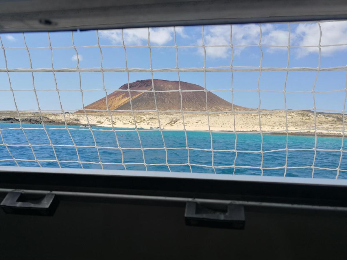 Magnifico Barco En La Graciosa Hotel Caleta de Sebo Exterior foto